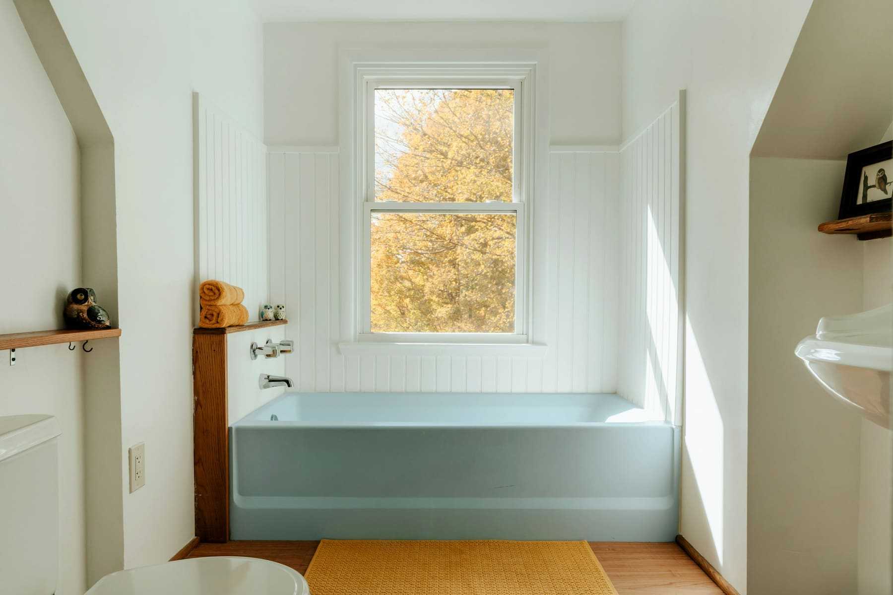 A bath set beneath a sash window